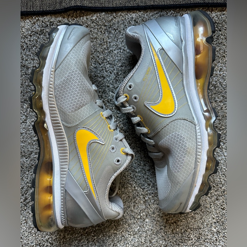 Nike Women's Air Max+2010 LAF Livestrong Collection